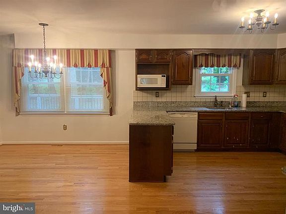 5th image of 18 Hidden Valley Dr