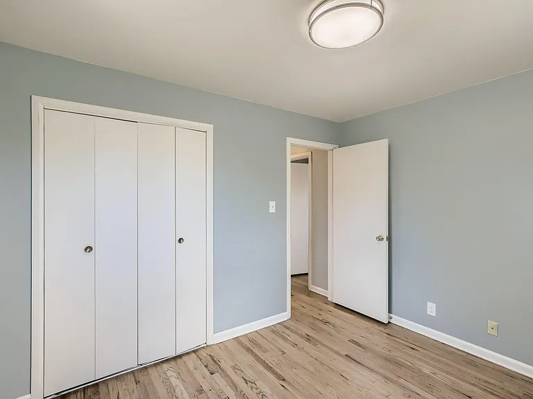 11303 Corona Dr — Photo 2