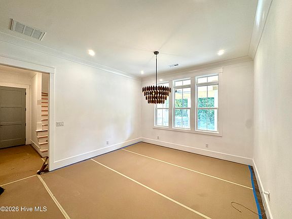5th image of 126 W Scarborough Court