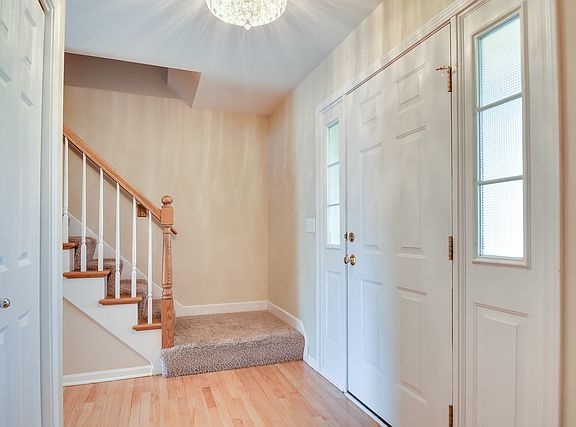 4th image of 390 Bradford Cir