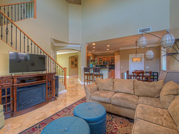 12114 W D-008-16-Family Ro-MLS_Size