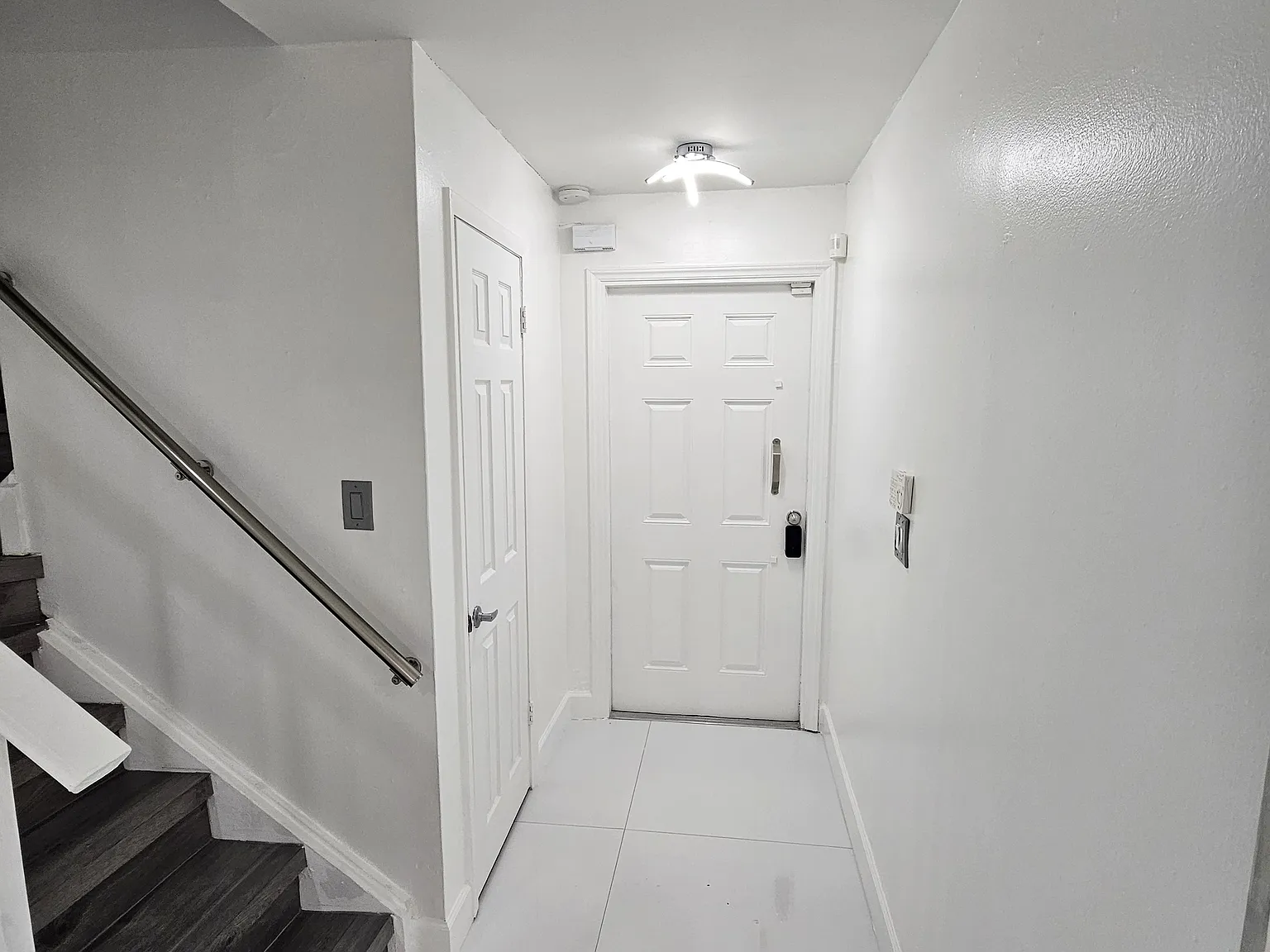 3 bed, 2.5 bath, 1313 sqft, $3,050 — Photo 1