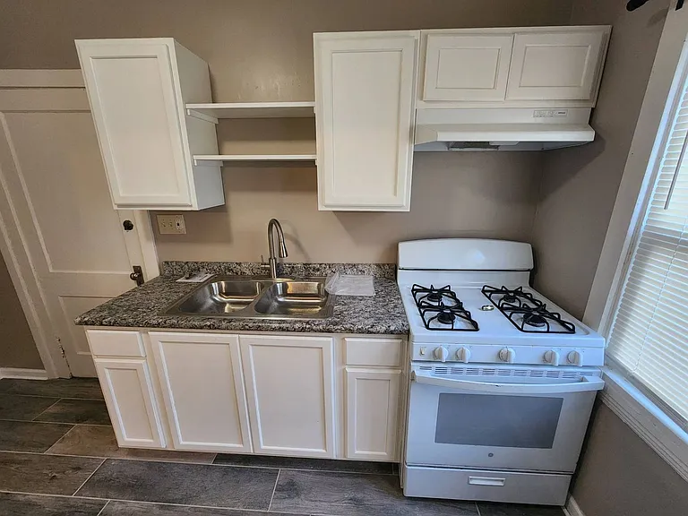 15816 Grovewood Ave — Photo 25