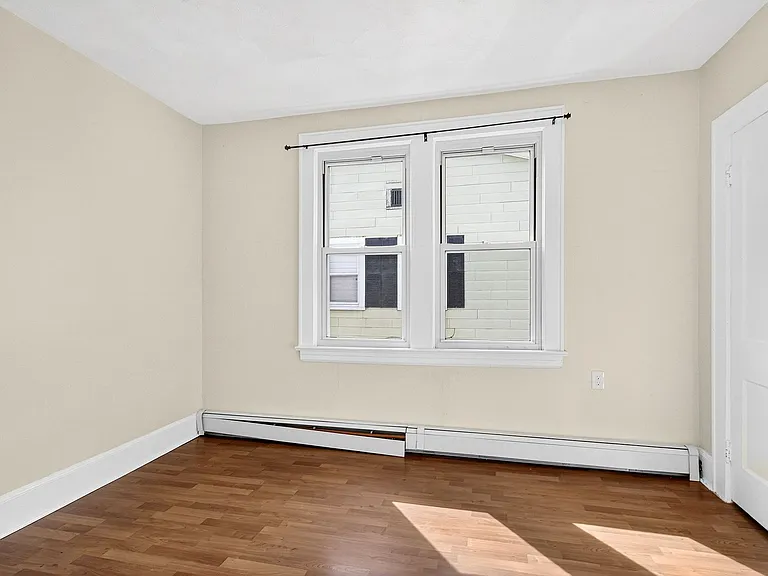 49 Welland Ave — Photo 14