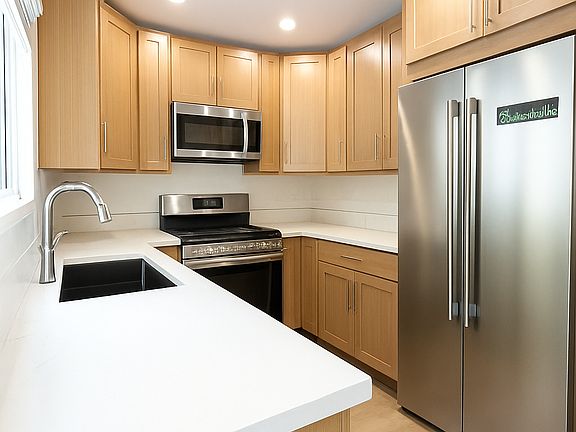 4th image of 10219 Palms Blvd #10221