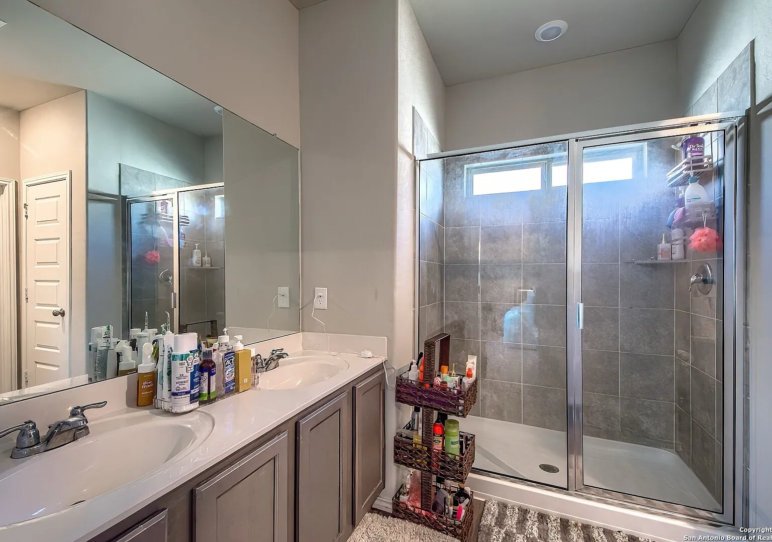 4 bed, 2194 sqft, $2,051 — Photo 3