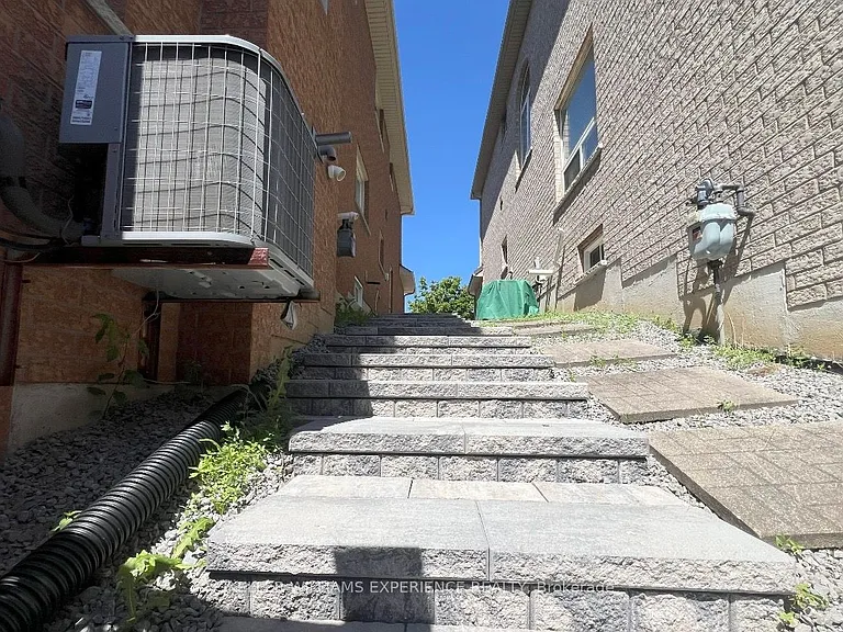 44 Alpine Cres #BASEMENT — Photo 11