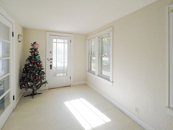 3rd image of 5907 Mount Vernon Ave