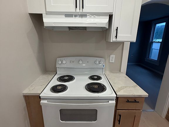 3rd image of 228-230 Linden St