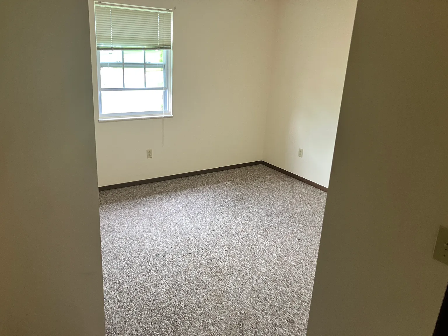 2 bed, 1050 sqft, $1,200 — Photo 4