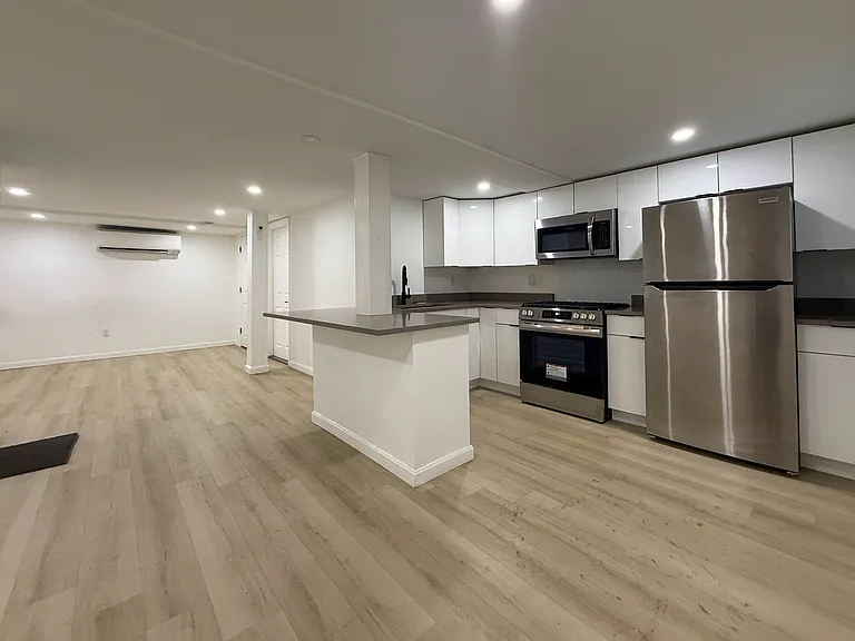39 Schofield St #B — Photo 1
