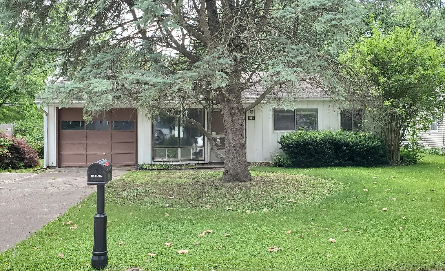 1105 Westfield Dr photo 1