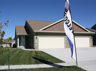 5712 Dostal Dr SW, Cedar Rapids, IA 52404