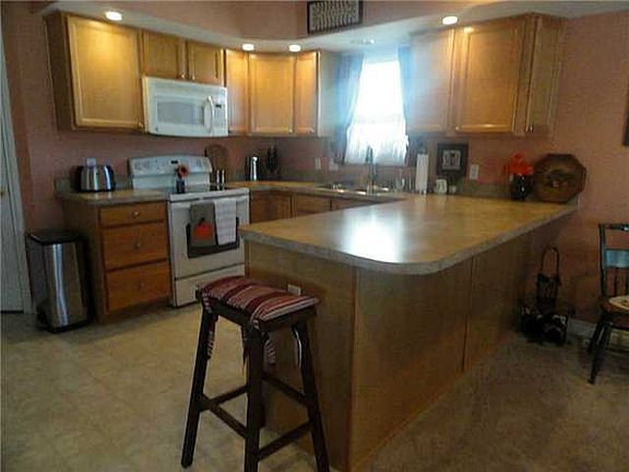 4th image of 26398 Emerald Lakes Dr