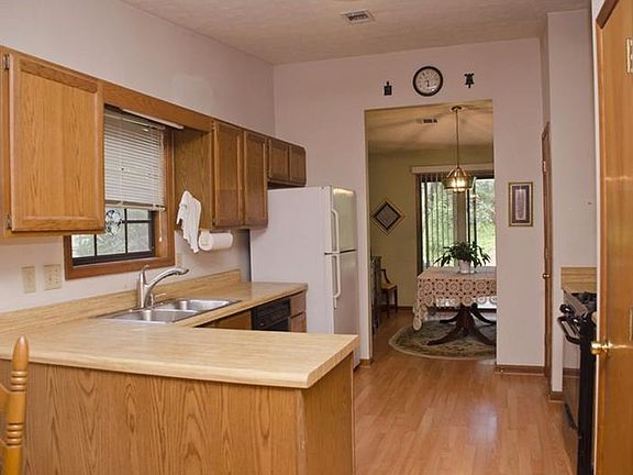 5th image of 1285 Brandon Ct
