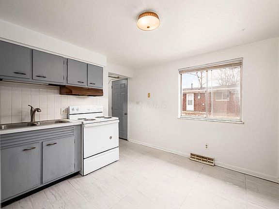 4th image of 47 Oakwood Dr