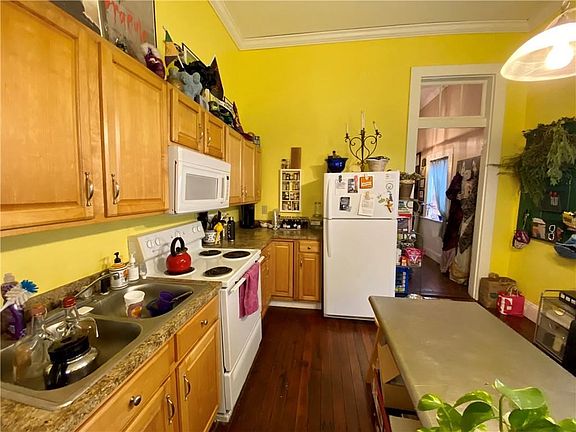 4th image of 822-24 Josephine St