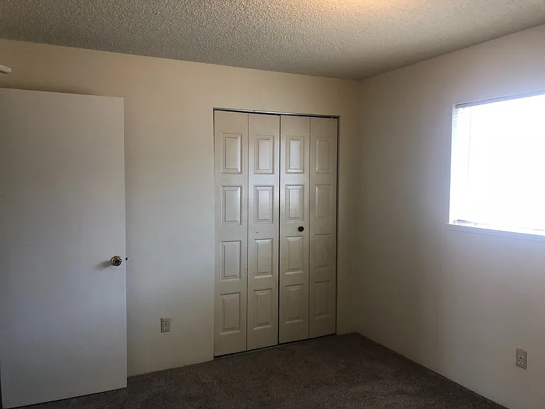 1005 SW Puff Ln — Photo 3