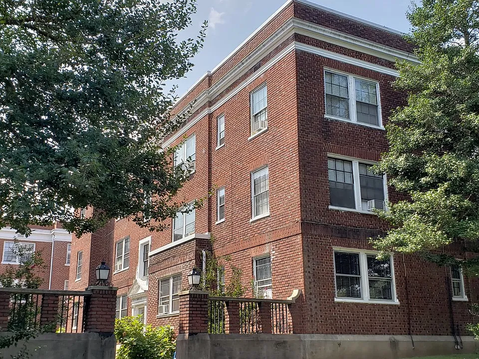 Dumont Apartments