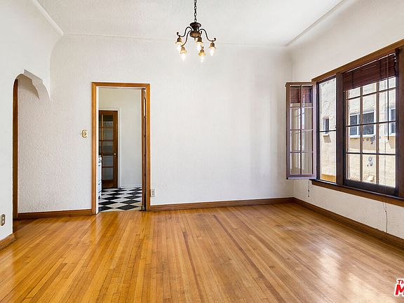 4th image of 421 1/2 N Ogden Dr