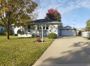 915 N Country Ln, Peoria, IL 61604