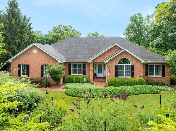 110 Charmont Dr, Radford, VA 24141