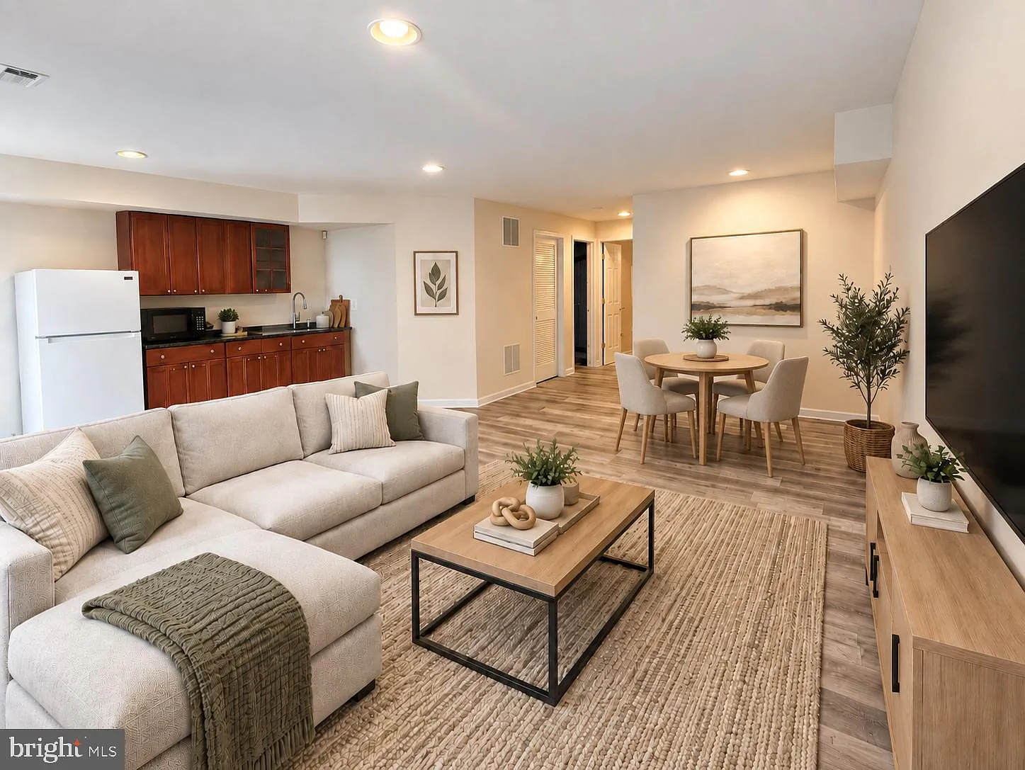 2 bed, 1.0 bath, 3002 sqft, $1,595 — Photo 4
