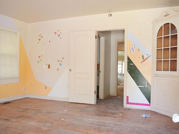 3rd image of 2308 E Park Pl