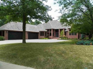 1700 W Ralph Rogers Rd, Sioux Falls, SD 57108