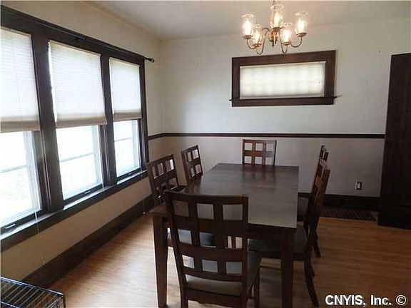 5th image of 304 Mertens Ave