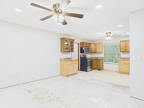3rd image of 49 Town Park Pl