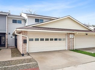 930 Shady Creek Ln, Bedford, TX 76021