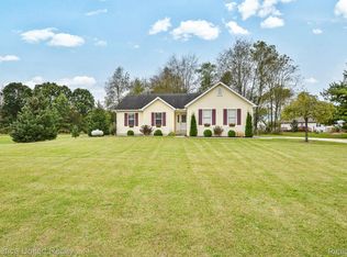 6383 Birch Meadows Ln, Fowlerville, MI 48836