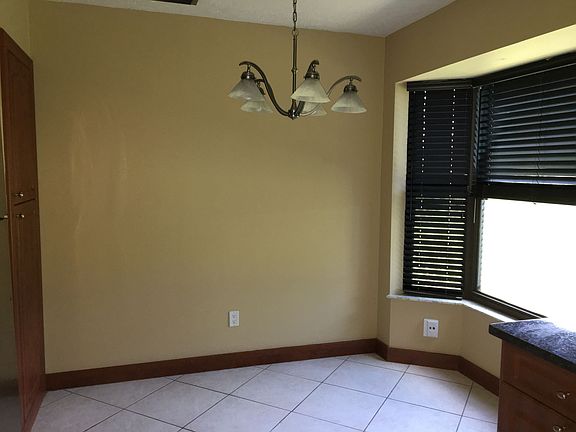 4th image of 2496 SW Falcon Cir