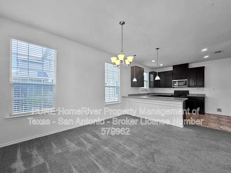 4 bed, 2.5 bath, 2235 sqft, $1,995 — Photo 3