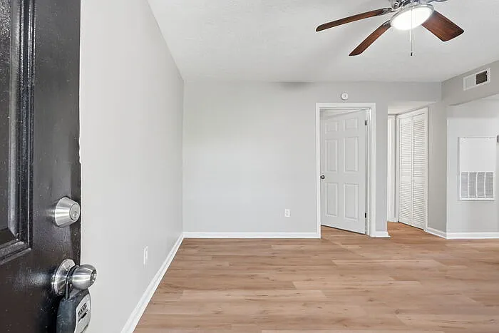 2 bed, 1.0 bath, 620 sqft, $1,250 — Photo 3