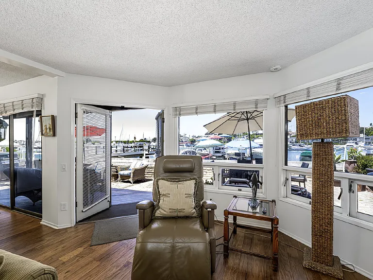 805 N Bay Front — Photo 13