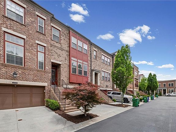 2nd image of 4767 Laurel Walk