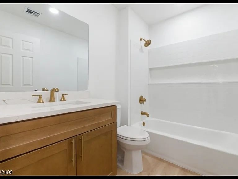 Daniel Ct — Photo 5