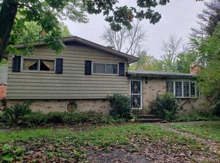 2413 Highwood Rd, McHenry, IL 60051