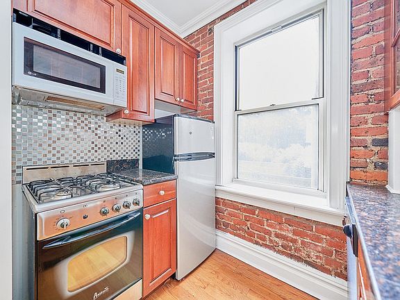 5th image of 42 Grove St