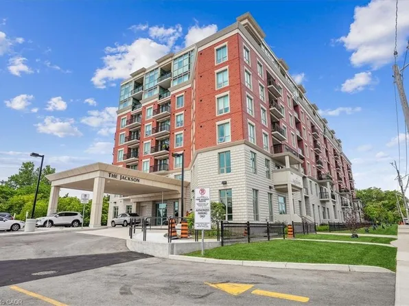 2750 King St E #404, Hamilton, ON L8G 0B8