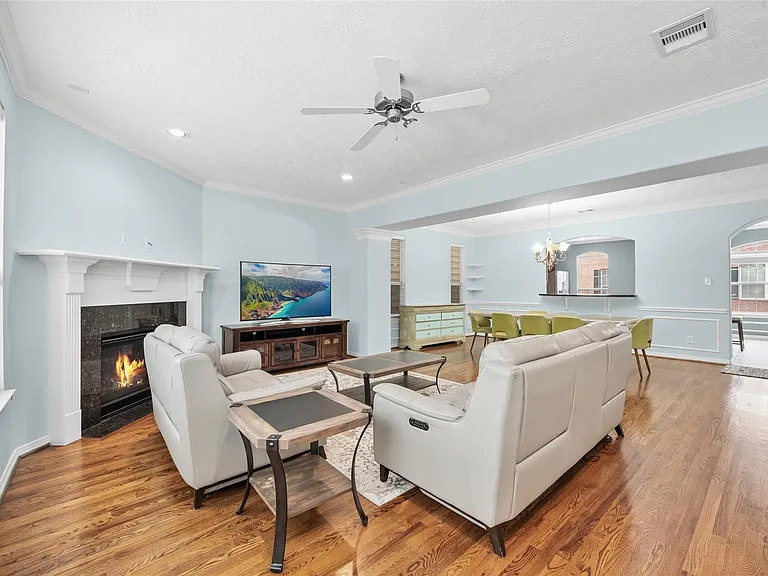3410 Skyline Village Dr — Photo 11
