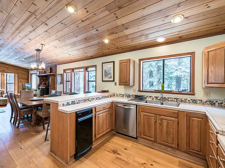 7995 Forest Glen Dr — Photo 7