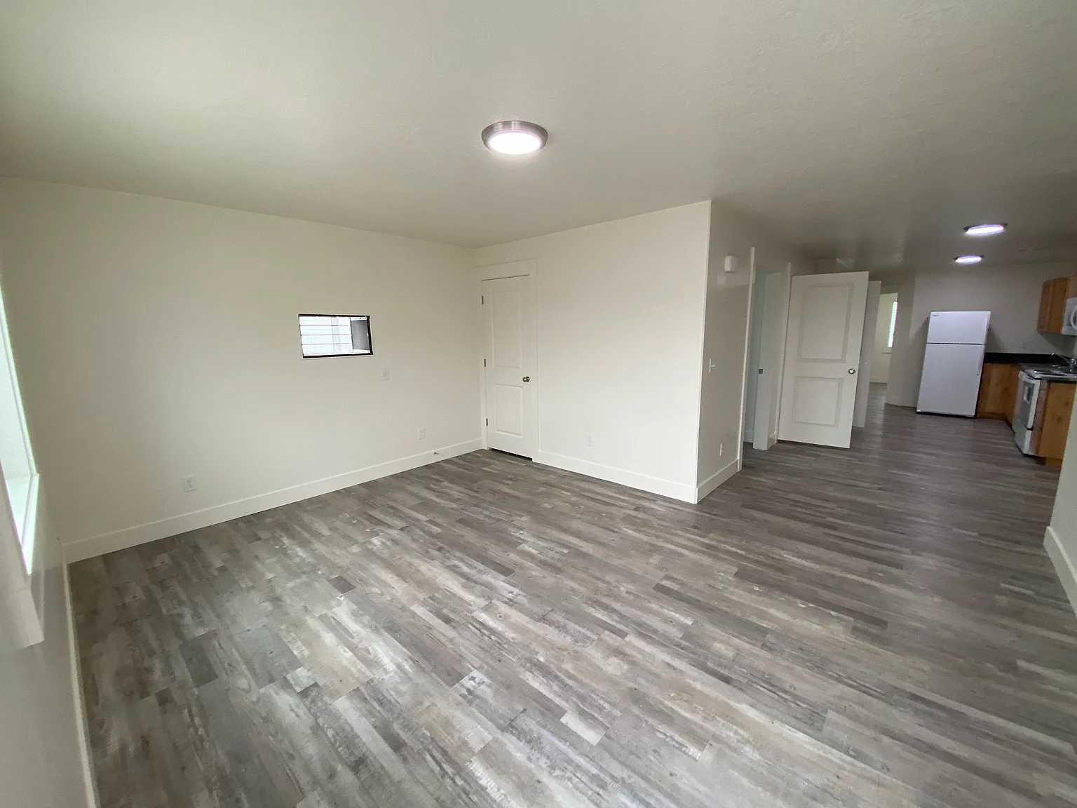 3 bed, 1000 sqft, $1,200 — Photo 1