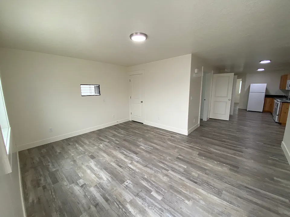 1954 Brock Dr #4