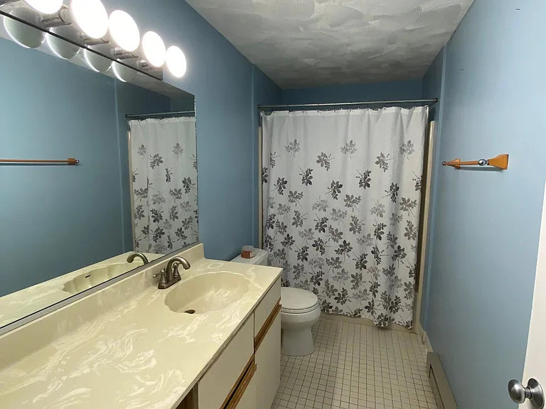 1216 Vfw Pkwy #43 — Photo 7