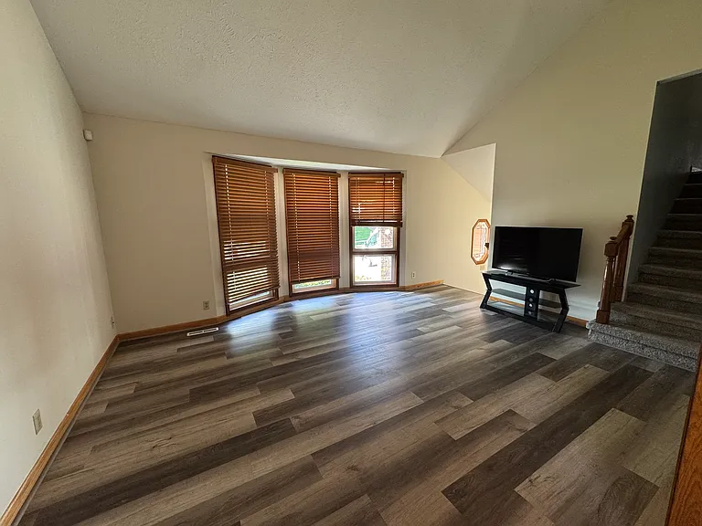 13519 Atwood Ave — Photo 9