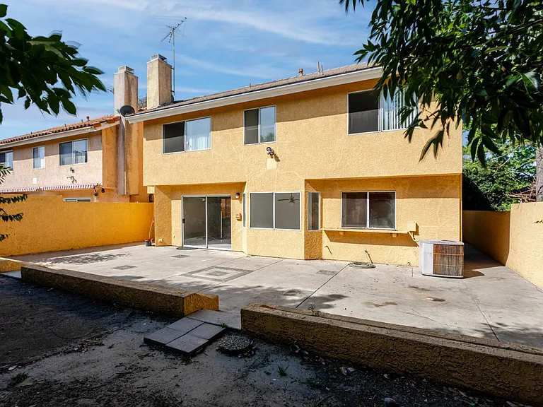 7306 Newcastle Ave — Photo 35