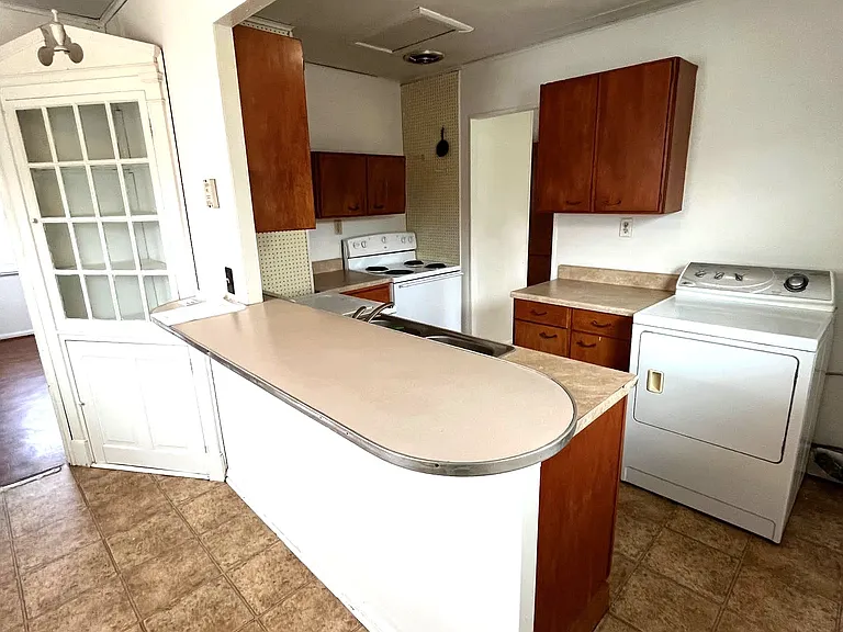 1620 Melrose Dr — Photo 5